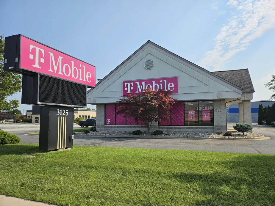 Exterior photo of T-Mobile Store at Tittabawassee Rd & Fortune Blvd, Saginaw, MI