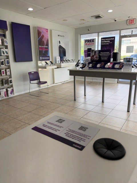 Metro by T-Mobile 4545 Forest Hill Blvd - 4545 Forest Hill Blvd 