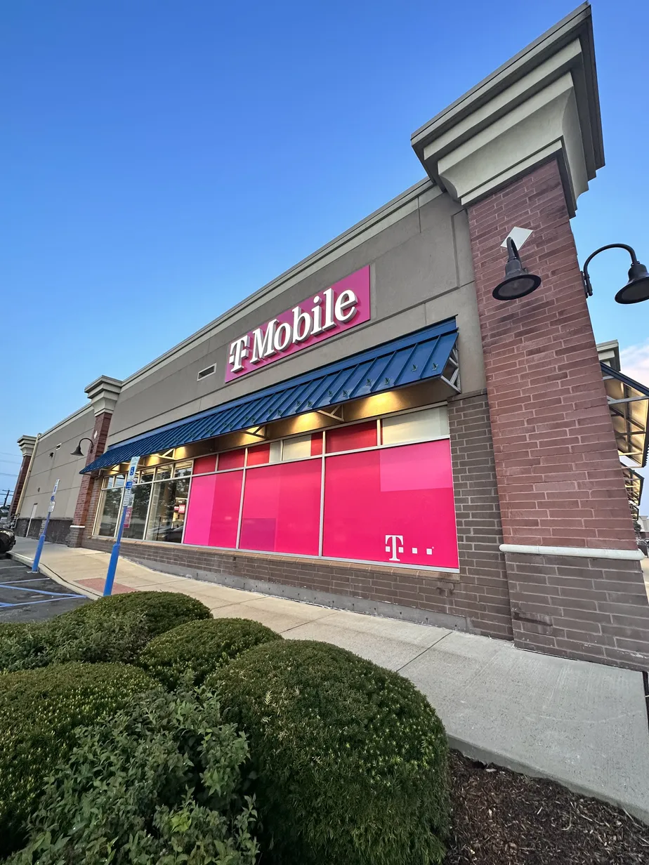 Exterior photo of T-Mobile Store at Route 440 & New Hook Rd, Bayonne, NJ