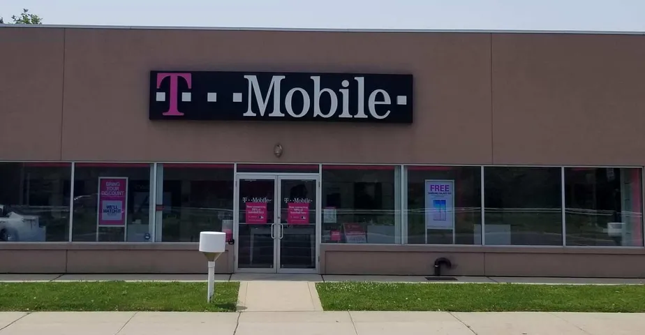 Exterior photo of T-Mobile store at Sunrise Hwy & Central Ave, Valley Stream, NY