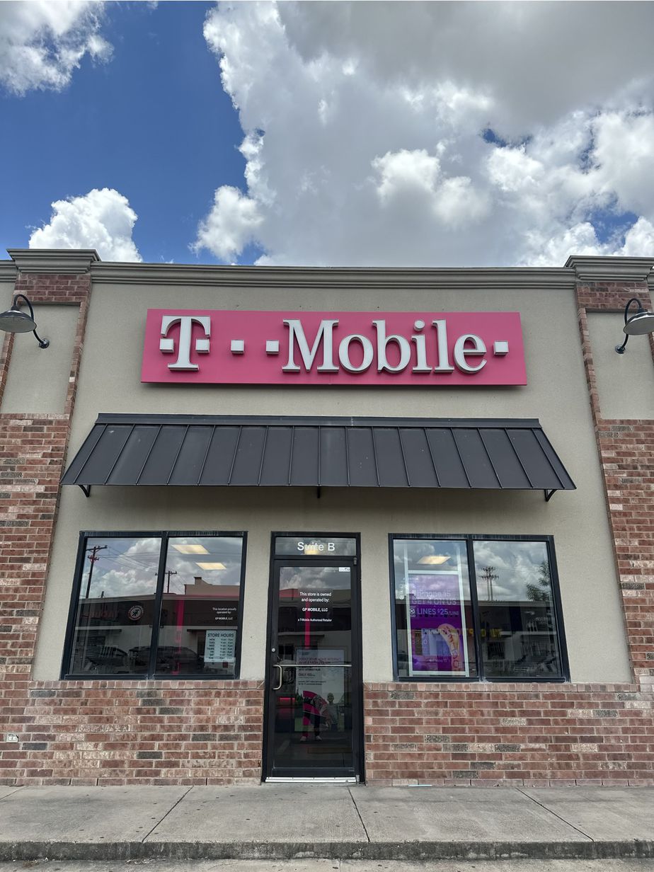 Exterior photo of T-Mobile Store at S Cage Blvd & E Dicker Dr, Pharr, TX