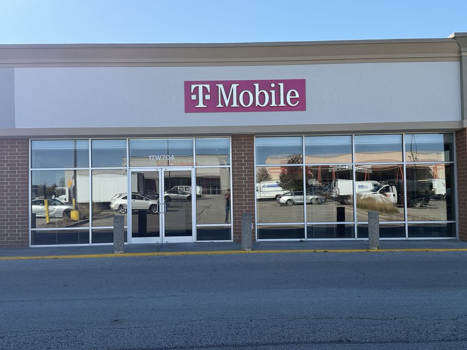Exterior photo of T-Mobile Store at 22nd & Midwest, Oakbrook Terrace, IL