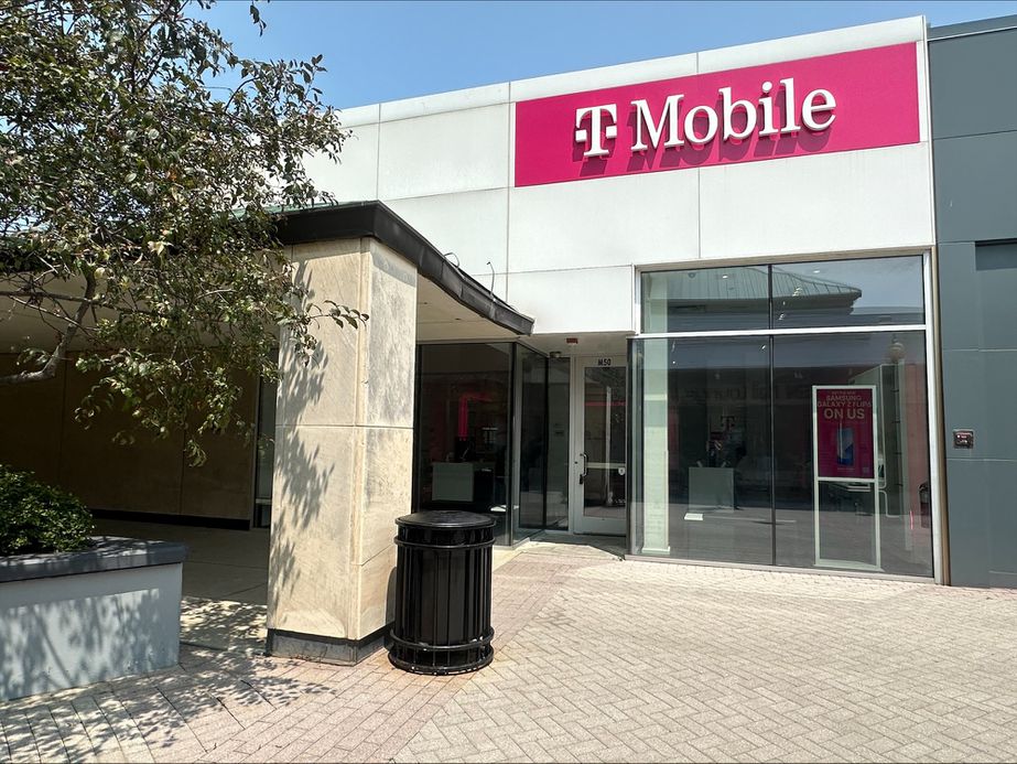 Exterior photo of T-Mobile Store at Westfield Old Orchard, Skokie, IL