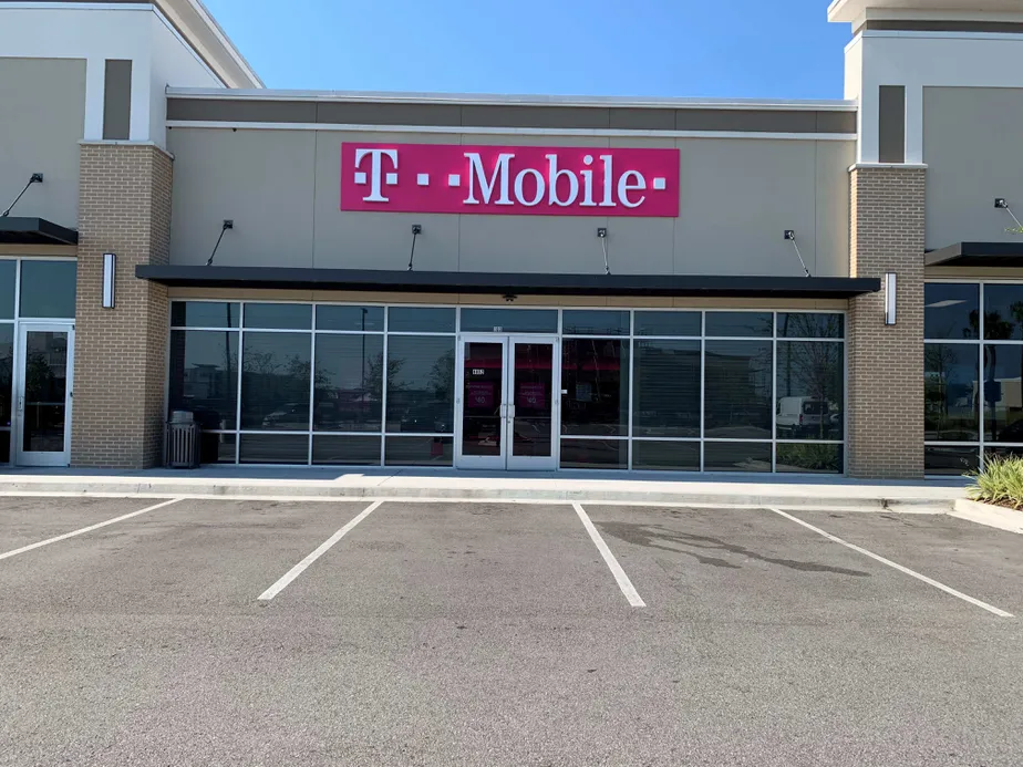 Exterior photo of T-Mobile store at Town Center Pkwy & Gate Pkwy, Jacksonville, FL