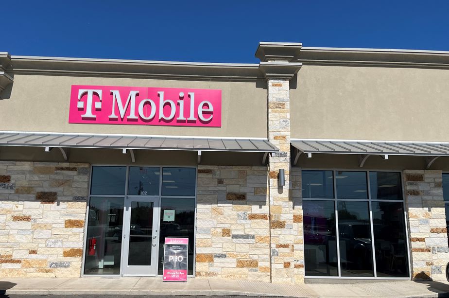 Exterior photo of T-Mobile Store at Oaklawn & Winship, Pleasanton, TX