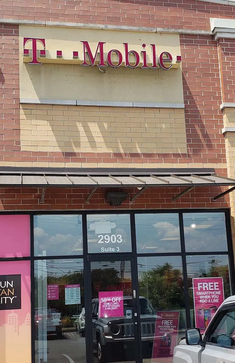  Exterior photo of T-Mobile store at E 10th St & Allison Ln, Jeffersonville, IN 
