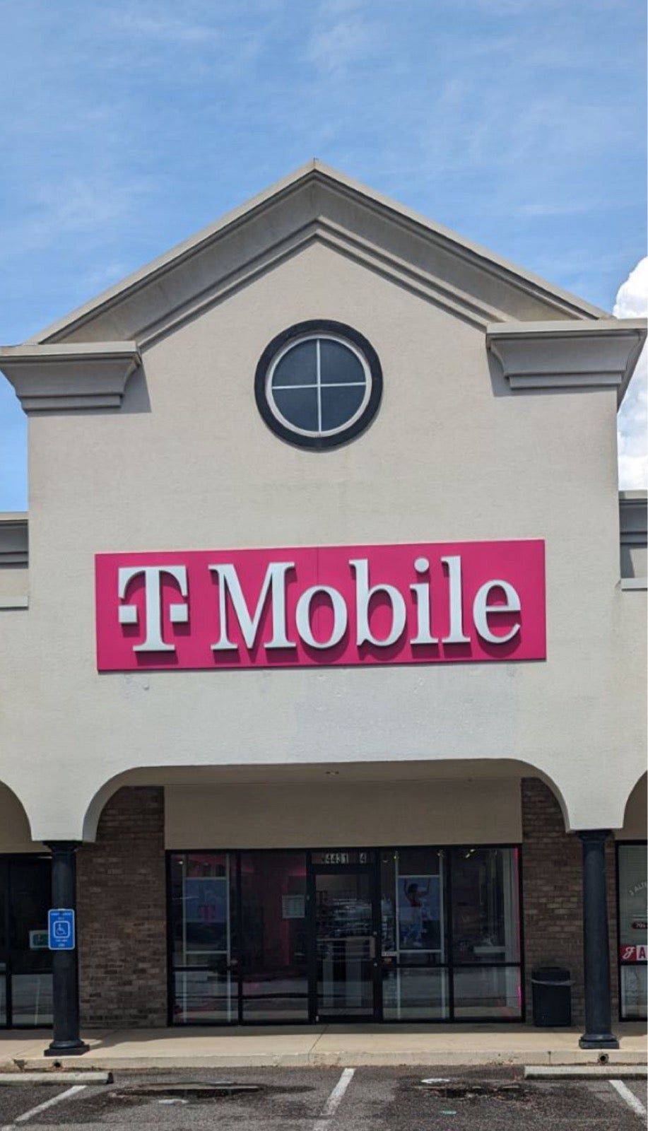  Exterior photo of T-Mobile Store at Washington Rd & Faircloth Dr, Evans, GA 