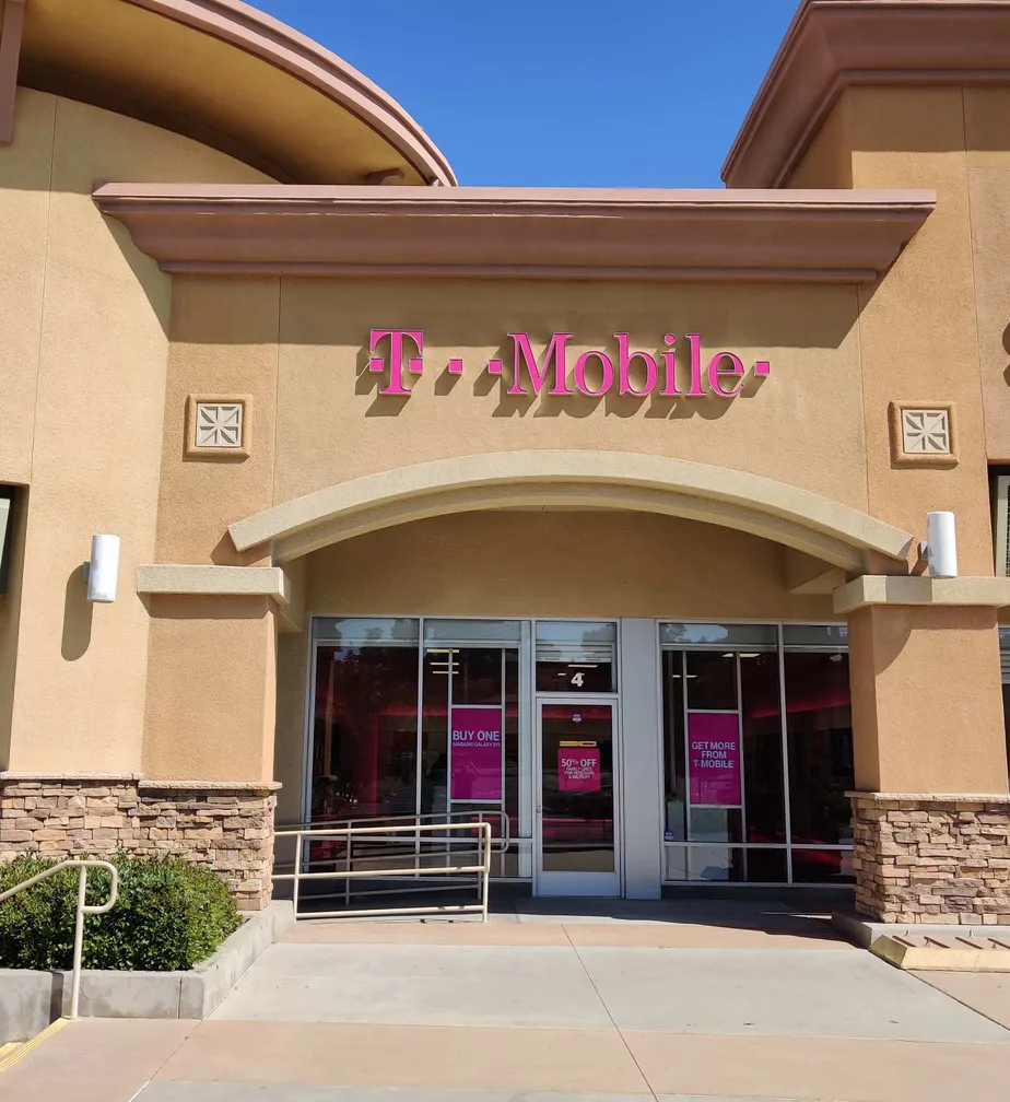  Exterior photo of T-Mobile store at Yucaipa Blvd & Oak Glen Rd, Yucaipa, CA 