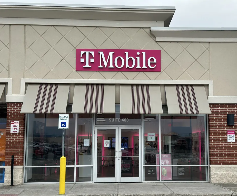  Exterior photo of T-Mobile Store at Vineyard & Bennett, Dunkirk, NY 