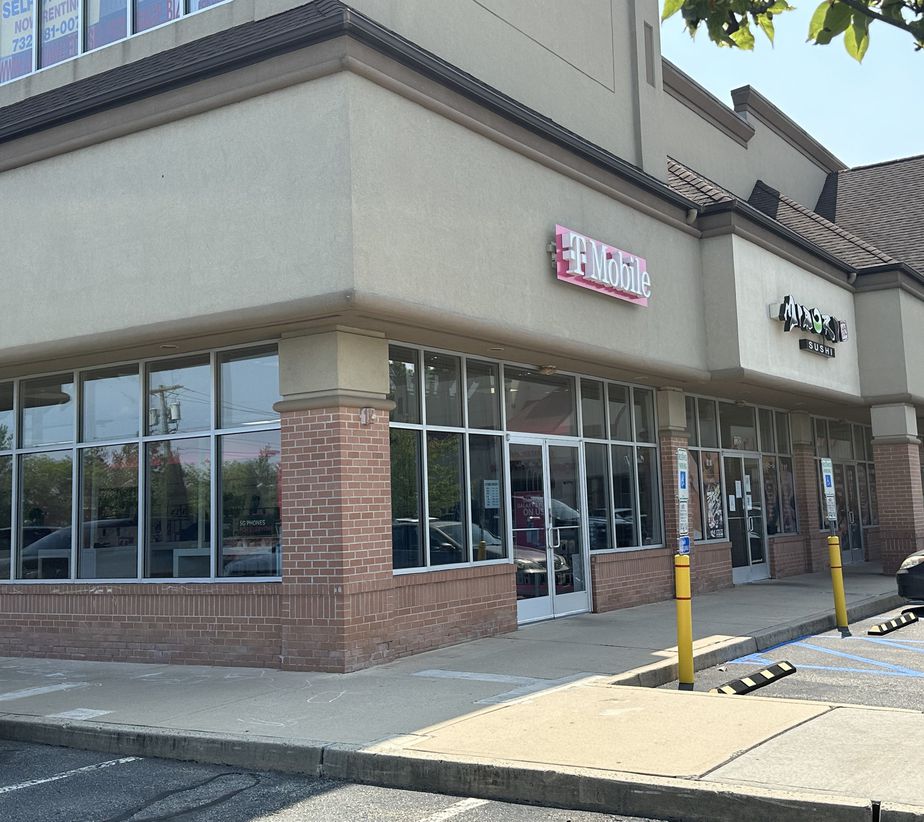 Exterior photo of T-Mobile Store at Centennial Ave & Stelton Rd, Piscataway, NJ