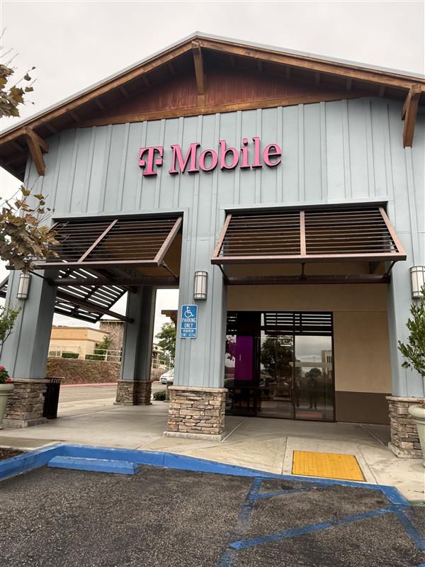  Exterior photo of T-Mobile Store at El Toro & Rockfield, Lake Forest, CA 