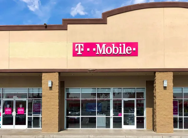 Hotspots & more at T-Mobile 75th & Mcdowell in Phoenix, AZ