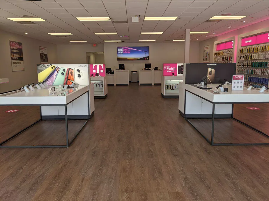 Interior photo of T-Mobile Store at Clear Lake City Blvd & Majestic Trl, Houston, TX