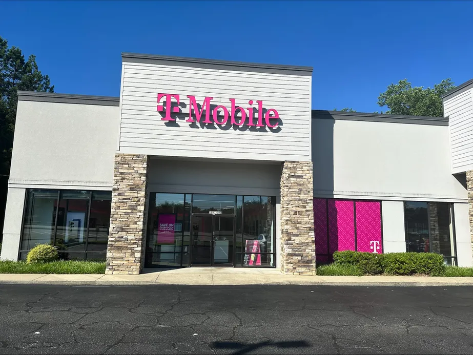  Exterior photo of T-Mobile Store at N Cobb Pkwy & Barrett Pkwy, Kennesaw, GA 