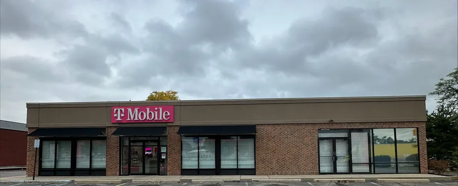  Exterior photo of T-Mobile Store at Michigan & Telegraph, Dearborn, MI 