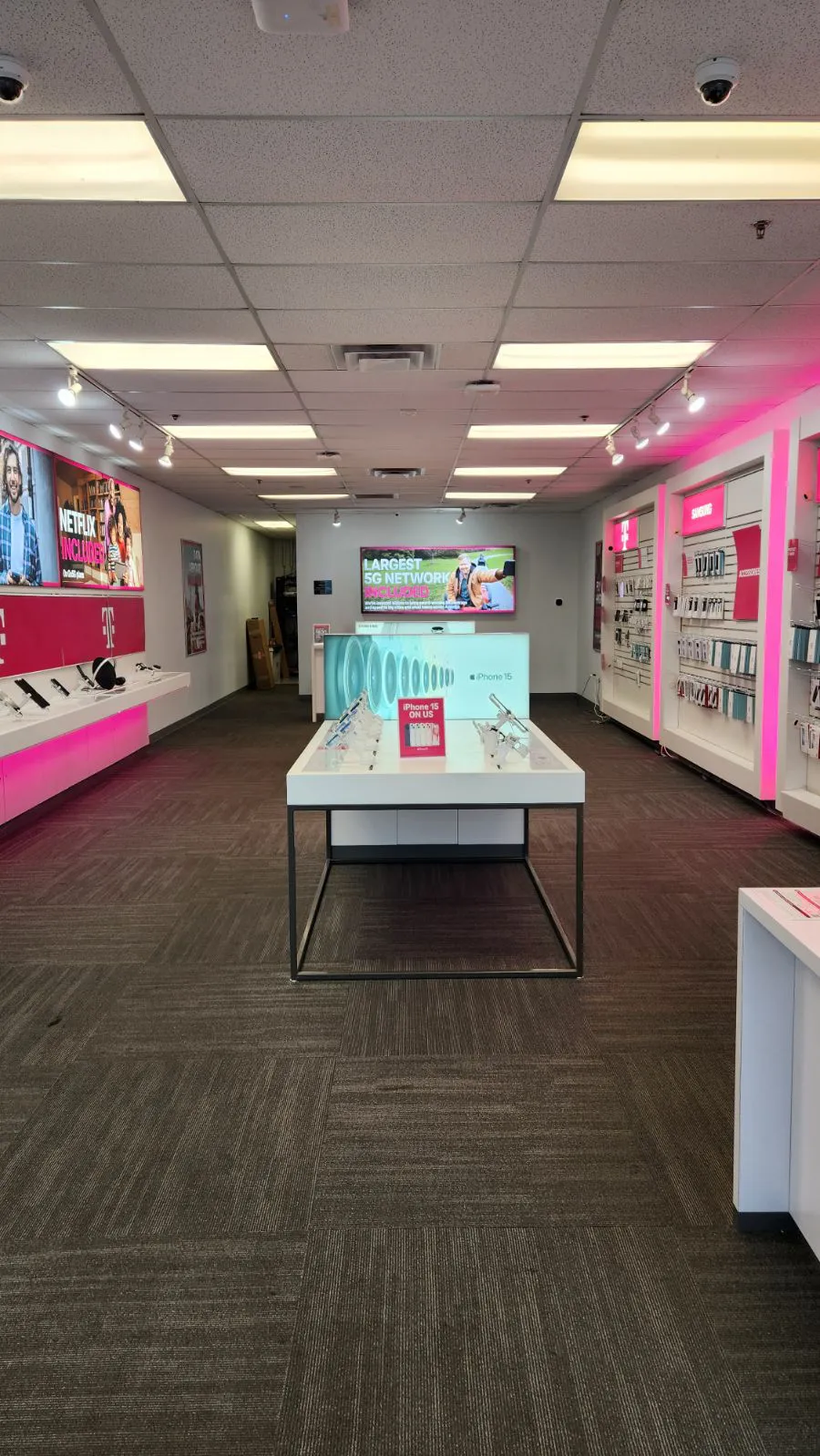  Interior photo of T-Mobile Store at Colemans Xing & Bridgewater Dr, Marysville, OH 