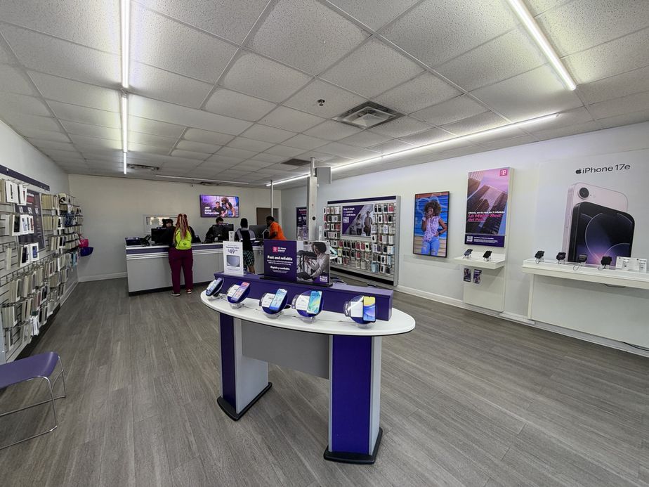 Metro by T-Mobile 5863 Old Dixie Hwy - 5863 Old Dixie Hwy 