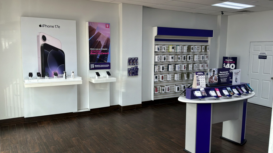Metro by T-Mobile 900 W Rosedale St - 900 W Rosedale St 