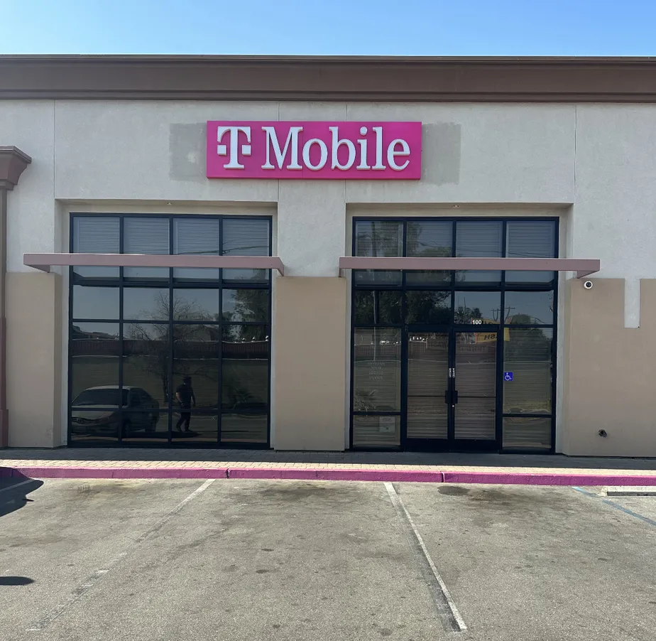 Exterior photo of T-Mobile Store at E Niles St & Sterling, Bakersfield, CA