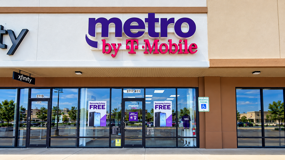 Metro by T-Mobile 2717 61St St - 2717 61St St