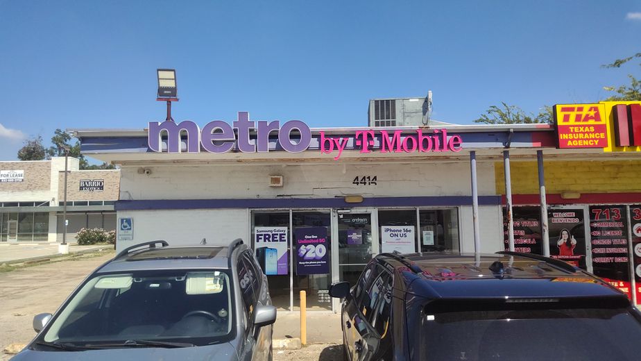 Metro by T-Mobile 4414 W Fuqua St - 4414 W Fuqua St 