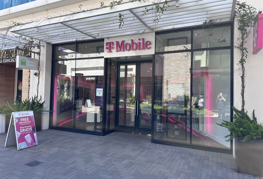 Exterior photo of T-Mobile Store at UTC Mall, San Diego, CA