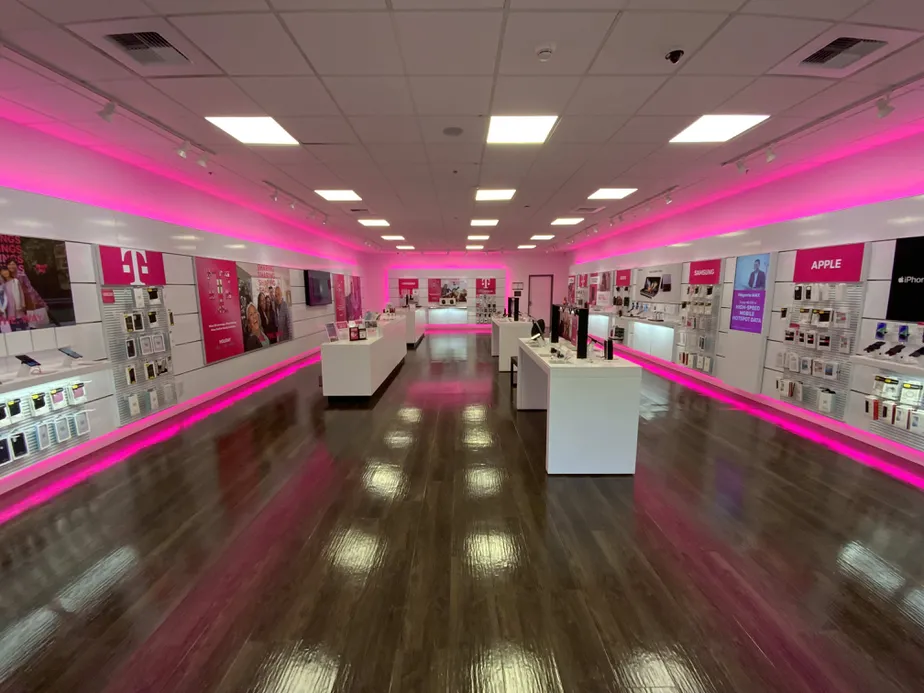 Foto del interior de la tienda T-Mobile en Spokane Valley Mall, Spokane, WA