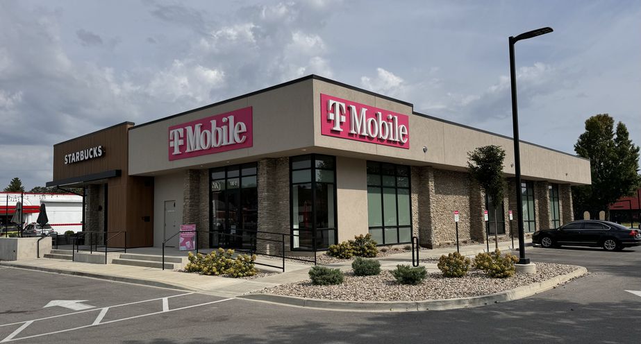 Exterior photo of T-Mobile Store at N Dixie Blvd & E Lincoln Trl, Radcliff, KY