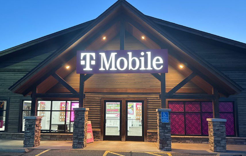 Exterior photo of T-Mobile Store at Edgewood Dr & Woida Rd, Baxter, MN
