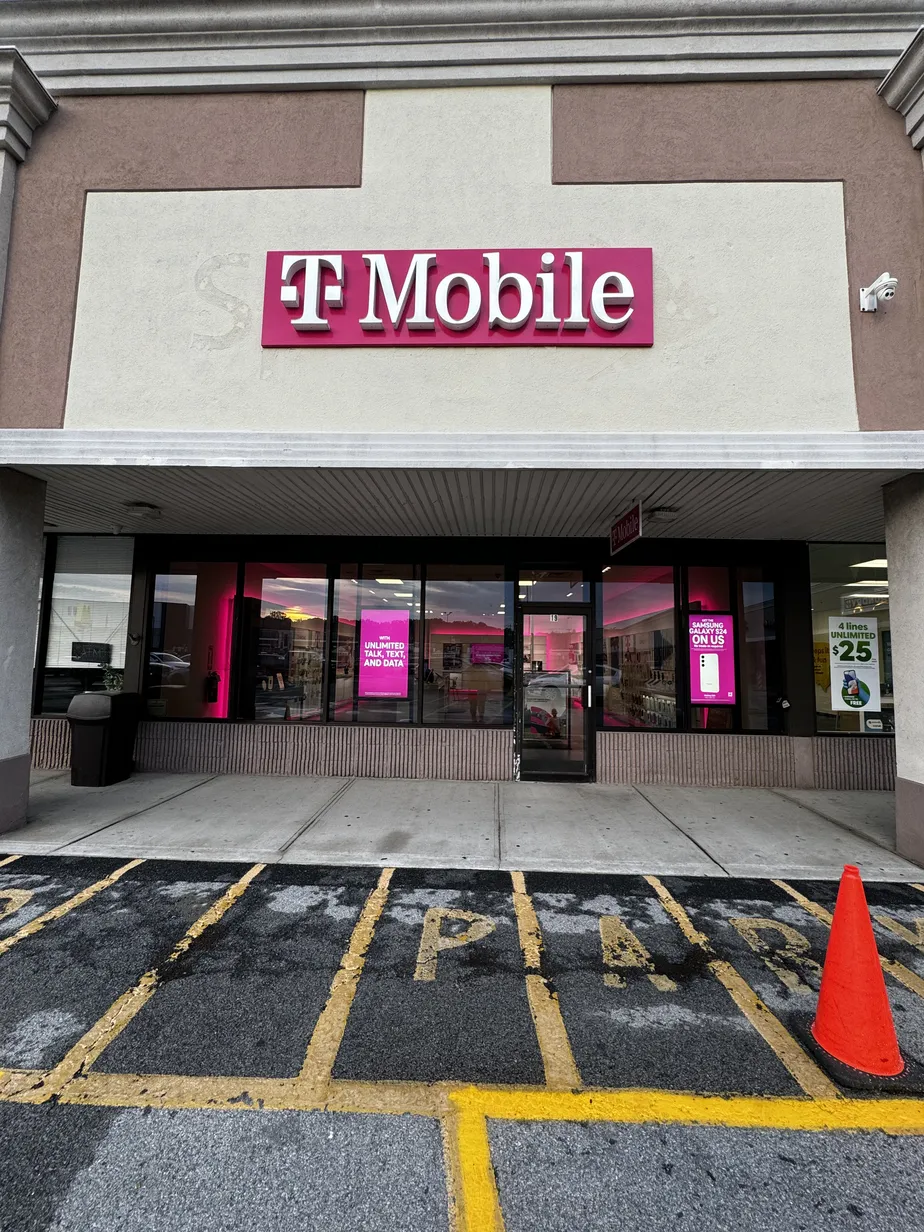  Exterior photo of T-Mobile Store at Dolson Ave, Middletown, NY 