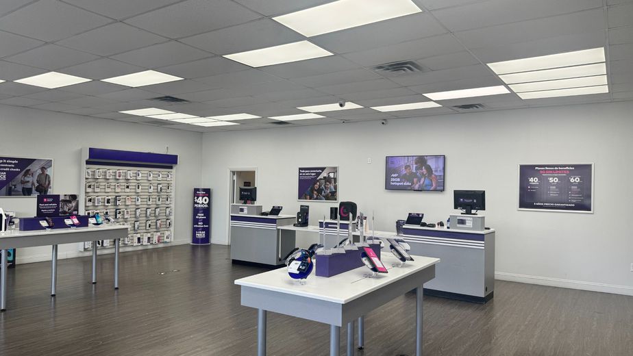 Metro by T-Mobile 1550 West 84th Street - 1550 West 84th Street 