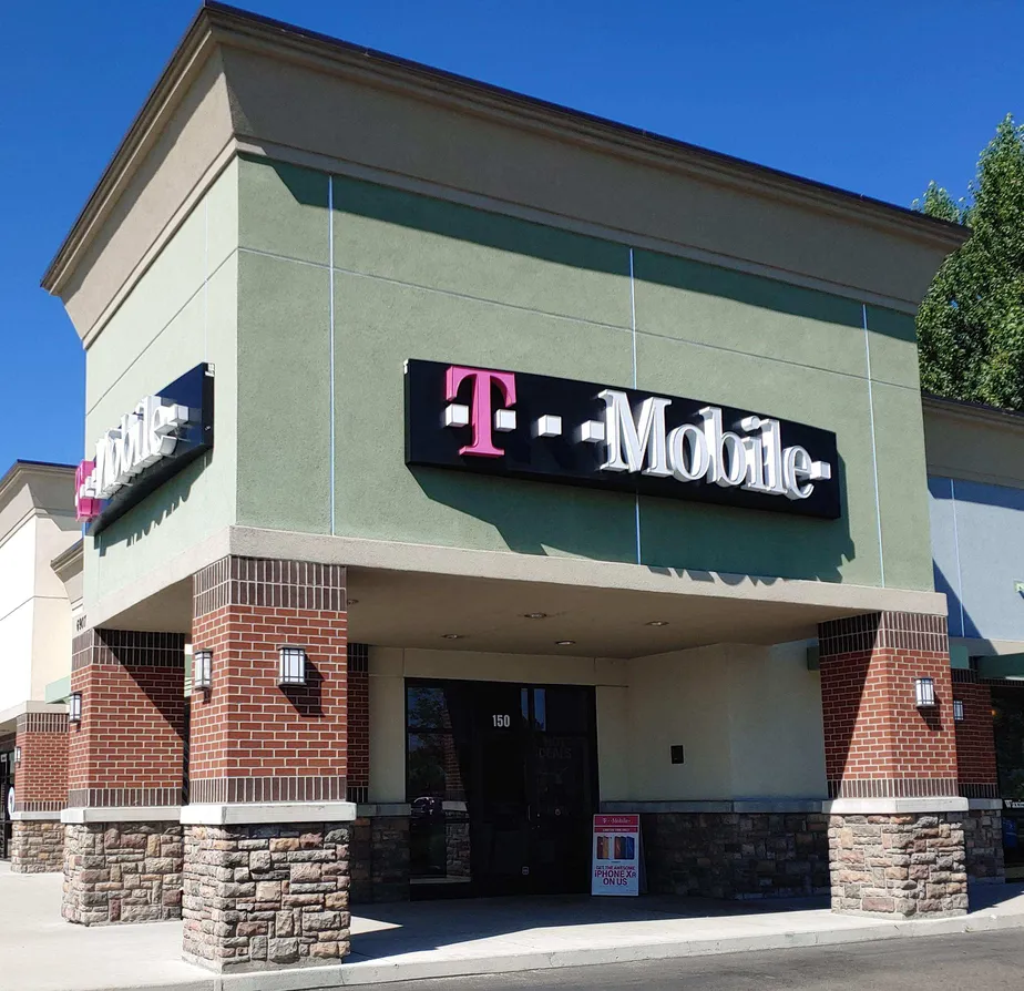 Exterior photo of T-Mobile store at State & Glenwood, Boise, ID