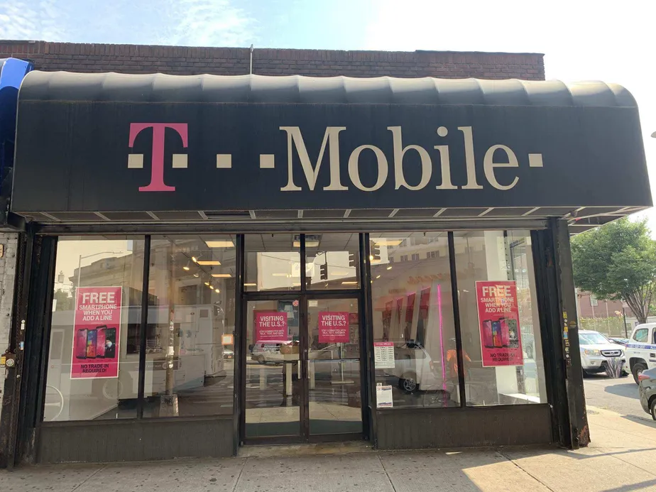 Exterior photo of T-Mobile store at Broadway & Gates Ave 2, Brooklyn, NY