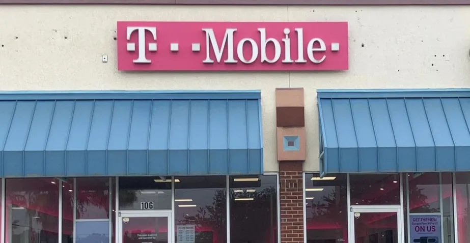  Exterior photo of T-Mobile Store at Cr 210 & Prosperity Lake Dr, Saint Johns, FL 
