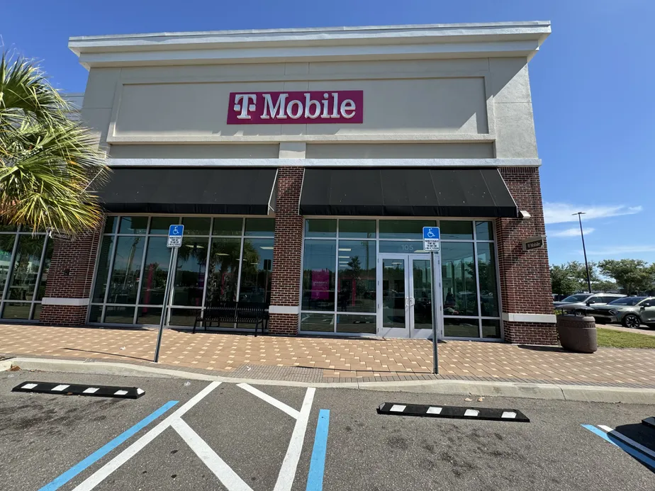  Exterior photo of T-Mobile Store at Cypress Village Plaza, Sun City Center, FL 
