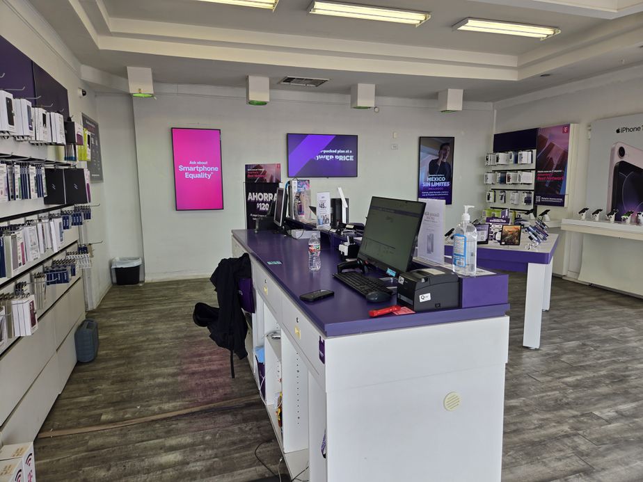 Metro by T-Mobile 201 S Americas Ave - 201 S Americas Ave 