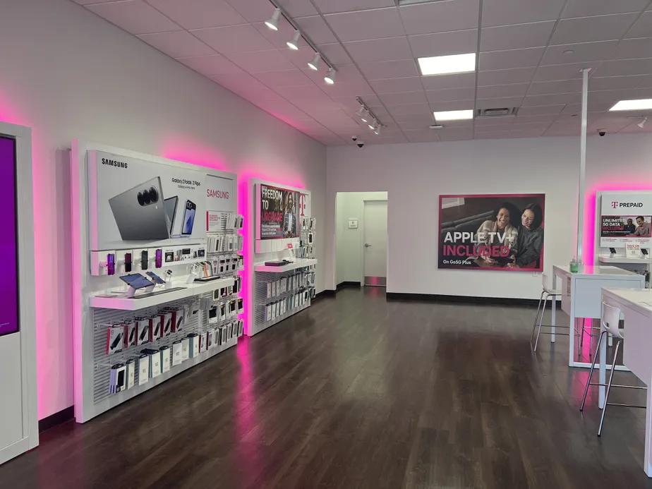  Interior photo of T-Mobile Store at Grant Line Rd - Chili's Center, Tracy, CA 