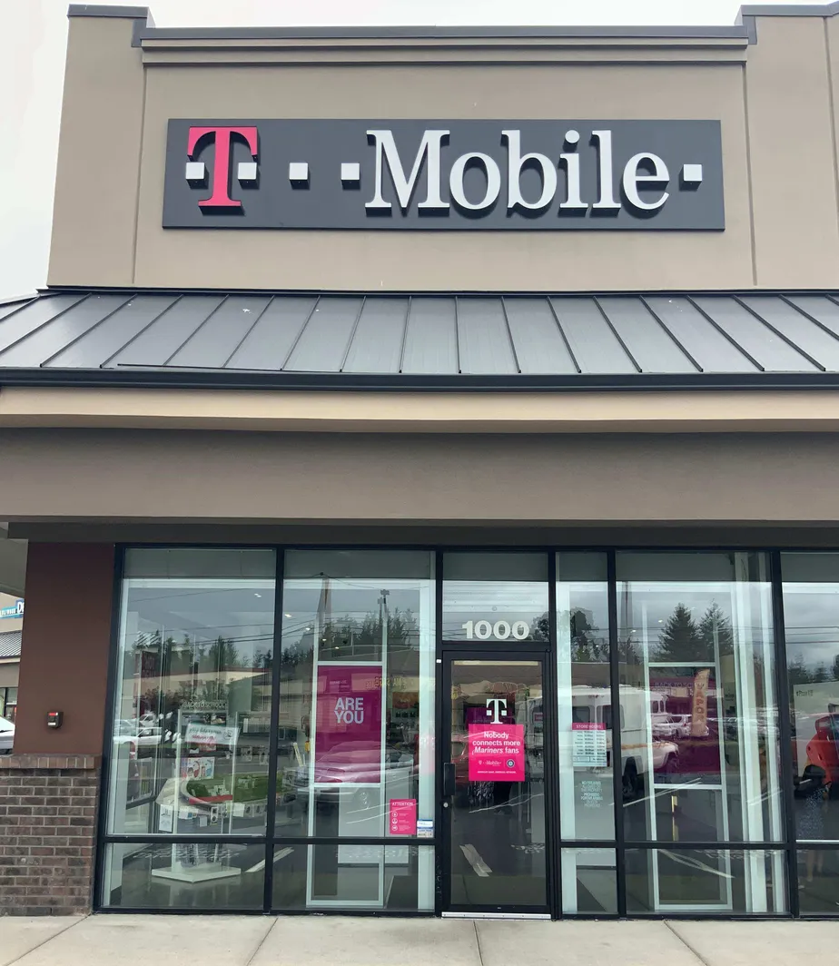  Exterior photo of T-Mobile store at 100th & Bridgeport Way, Lakewood, WA 