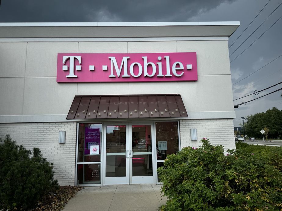Exterior photo of T-Mobile Store at Winchester & Key, Keene, NH