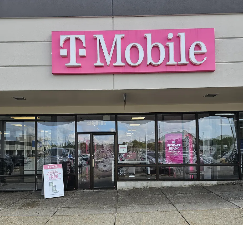  Exterior photo of T-Mobile Store at Lansing Edgewood Towne Center, lansing, MI 