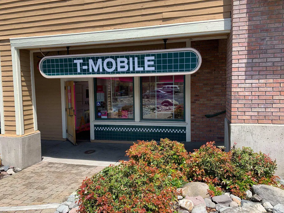 Foto del exterior de la tienda T-Mobile en Donner Pass Rd & Frates Ln, Truckee, CA