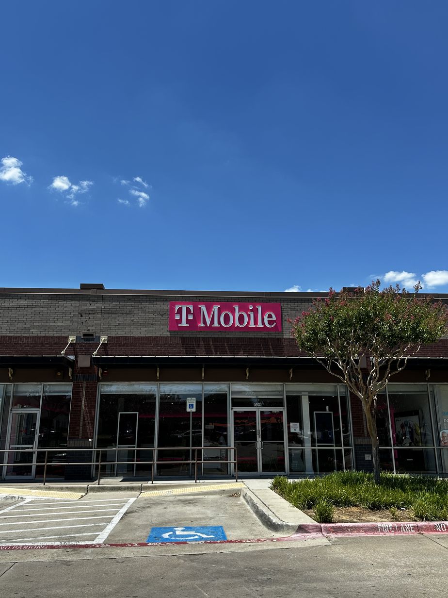 Exterior photo of T-Mobile Store at Cooper & I-20, Arlington, TX