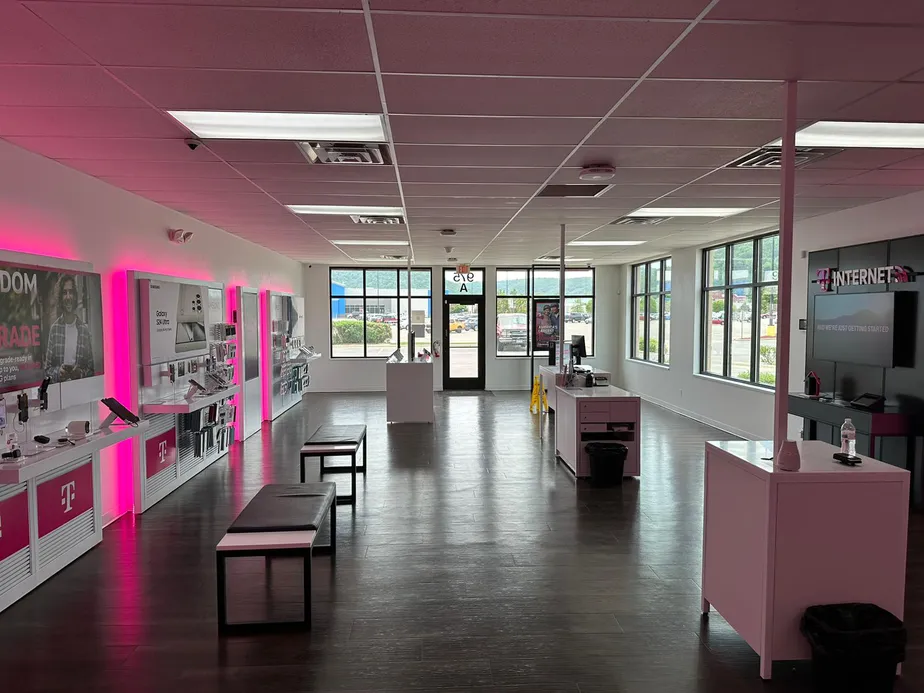  Interior photo of T-Mobile Store at Frontenac Dr & Menard Rd, Winona, MN 