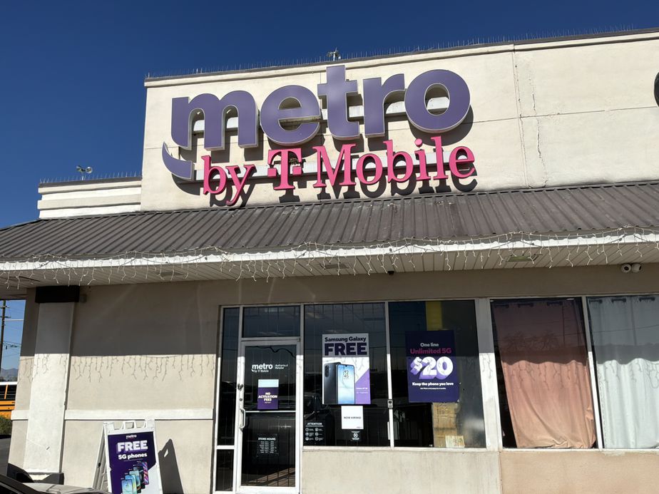 Metro by T-Mobile 1259 N Zaragoza Rd - 1259 N Zaragoza Rd 