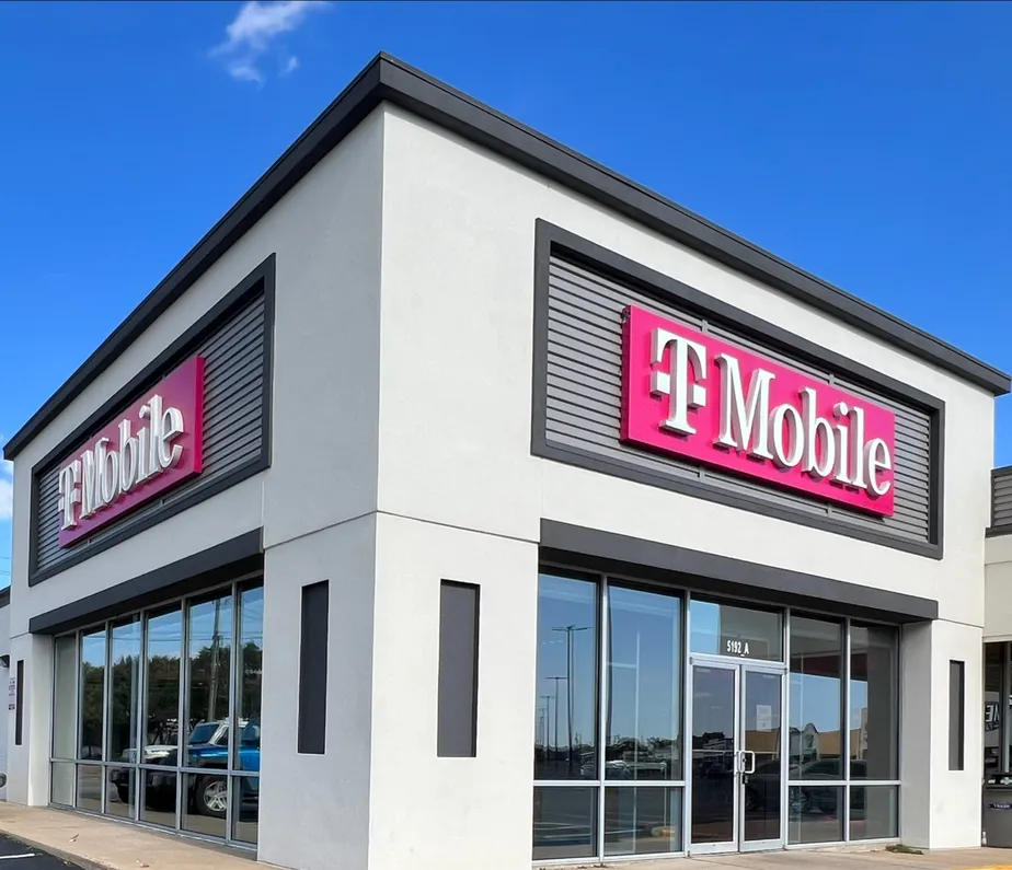 Exterior photo of T-Mobile Store at Avenue H & Lane Dr, Rosenberg, TX