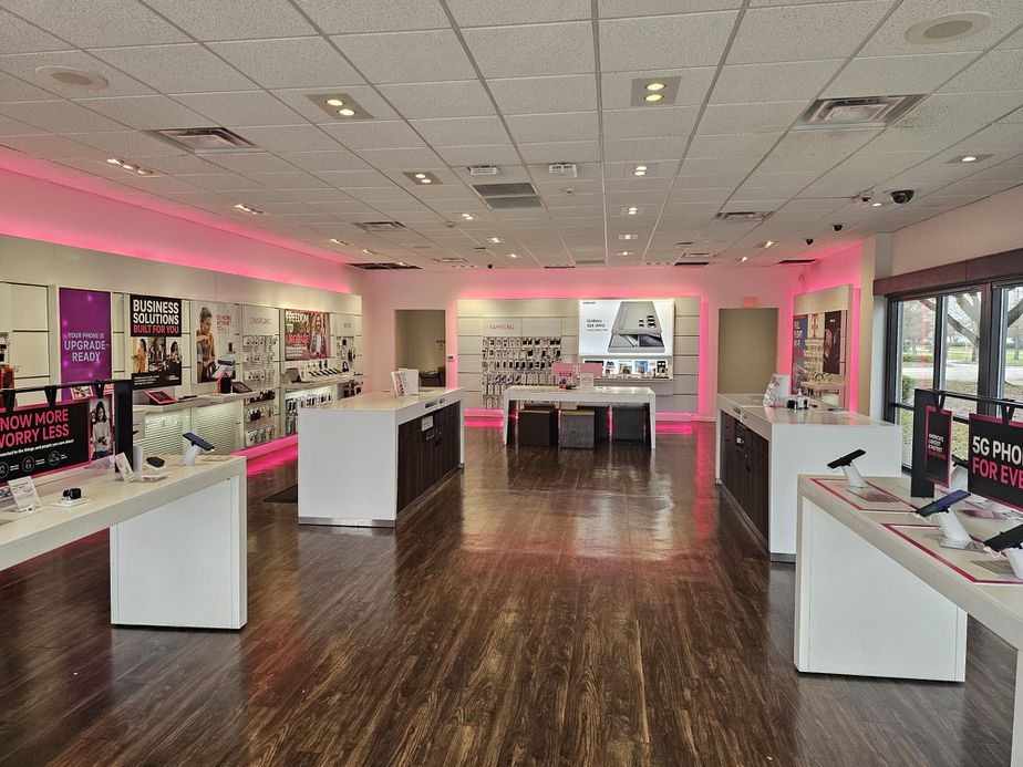 Interior photo of T-Mobile Store at Barataria Blvd & Lapalco Blvd, Marrero, LA