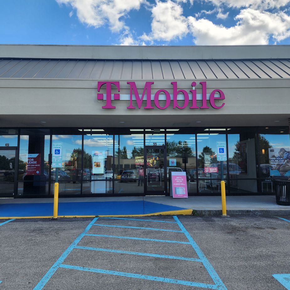 Exterior photo of T-Mobile Store at Conston Ave & Spradlin Farm Dr, Christiansburg, VA