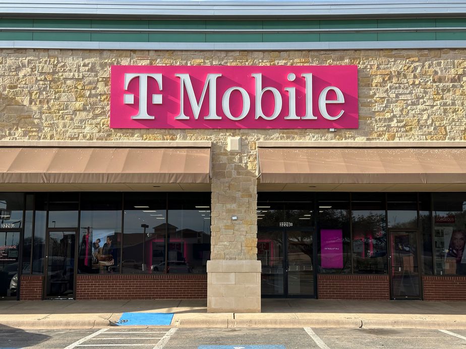 Exterior photo of T-Mobile Store at Clack St & Southwest Dr, Abilene, TX
