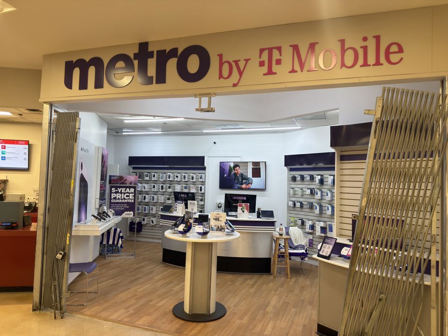 Metro by T-Mobile 5601 Bandera Rd - 5601 Bandera Rd 