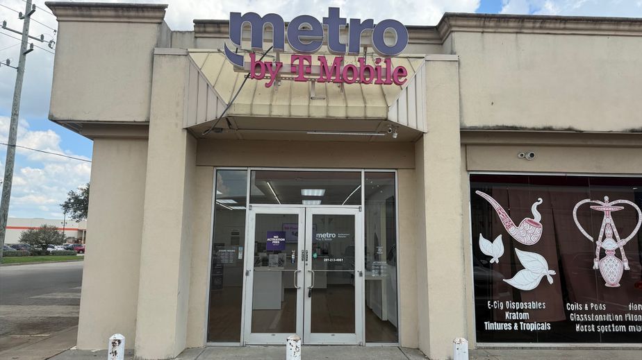 Metro by T-Mobile 25950 Northwest Frwy - 25950 Northwest Frwy 
